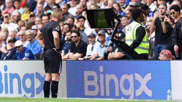 开云体育-英超误判之源VAR：多管农场主闲事+无视狼队点球
